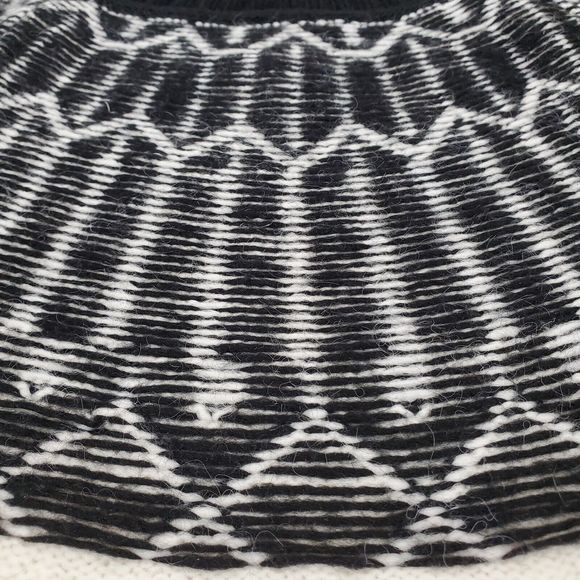 Talbots Fair Isle Wool Blend Crewneck Sweater Sz M Petite Ivory Black - Picture 5 of 10